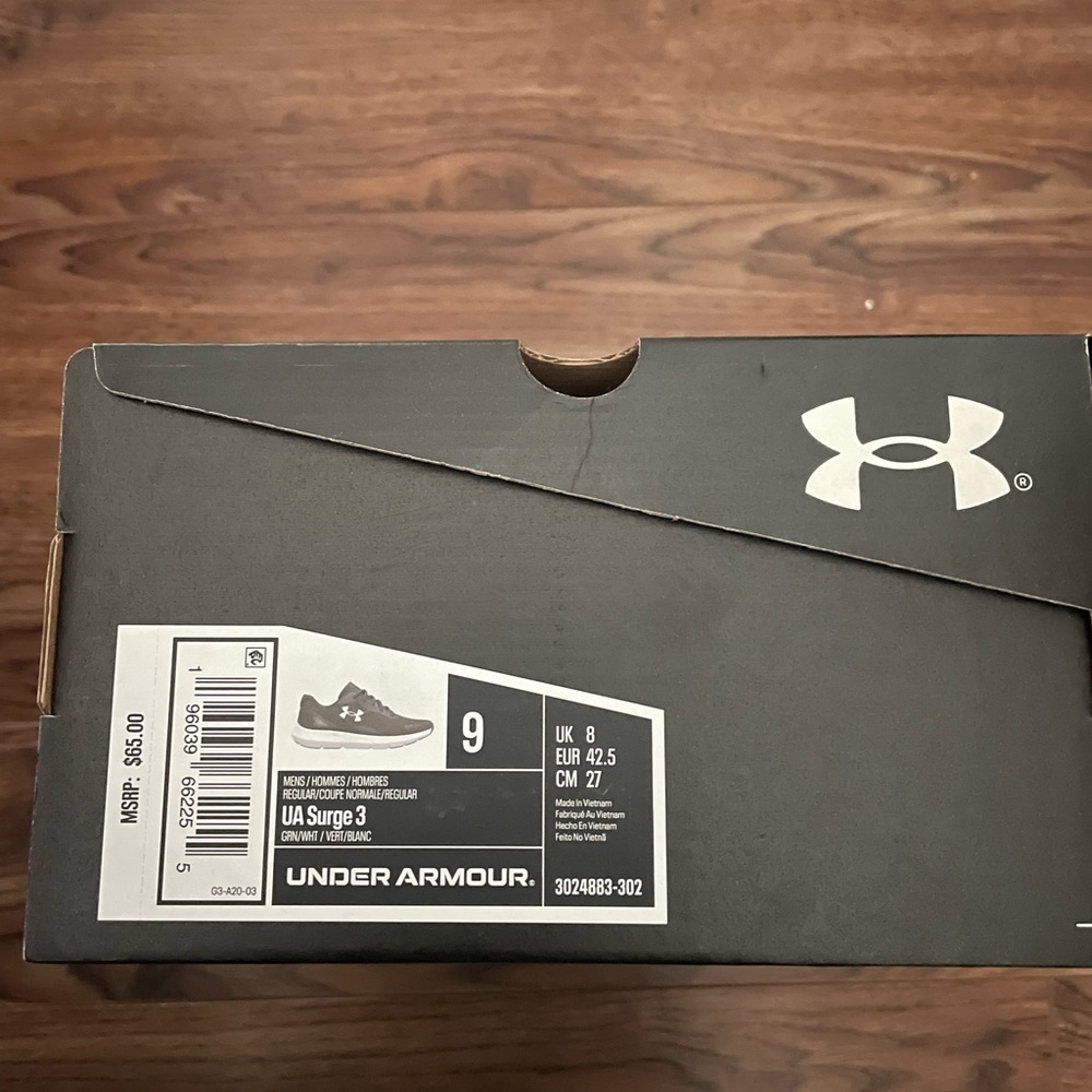 Brand new Under Armour Men’s Size 9 Surge 3